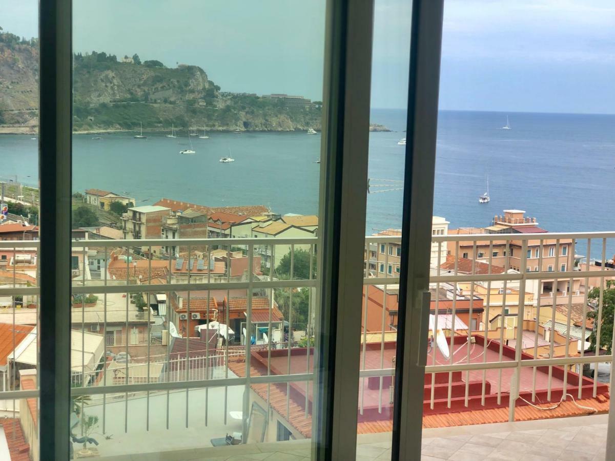 Taormina Wonderful Solarium Apartment